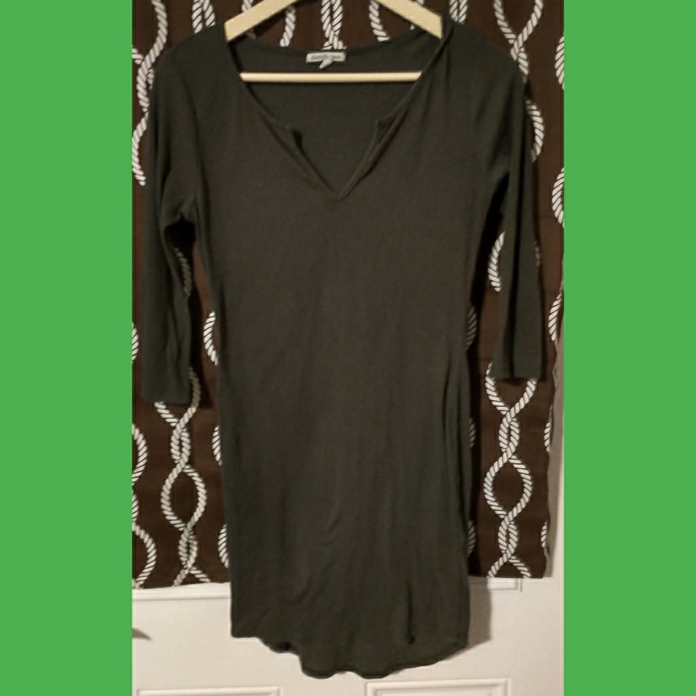 Quartered length sleeve dress